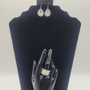 Paparazzi Jewelry Collection Ring and Earrings (Sparkle)​​​